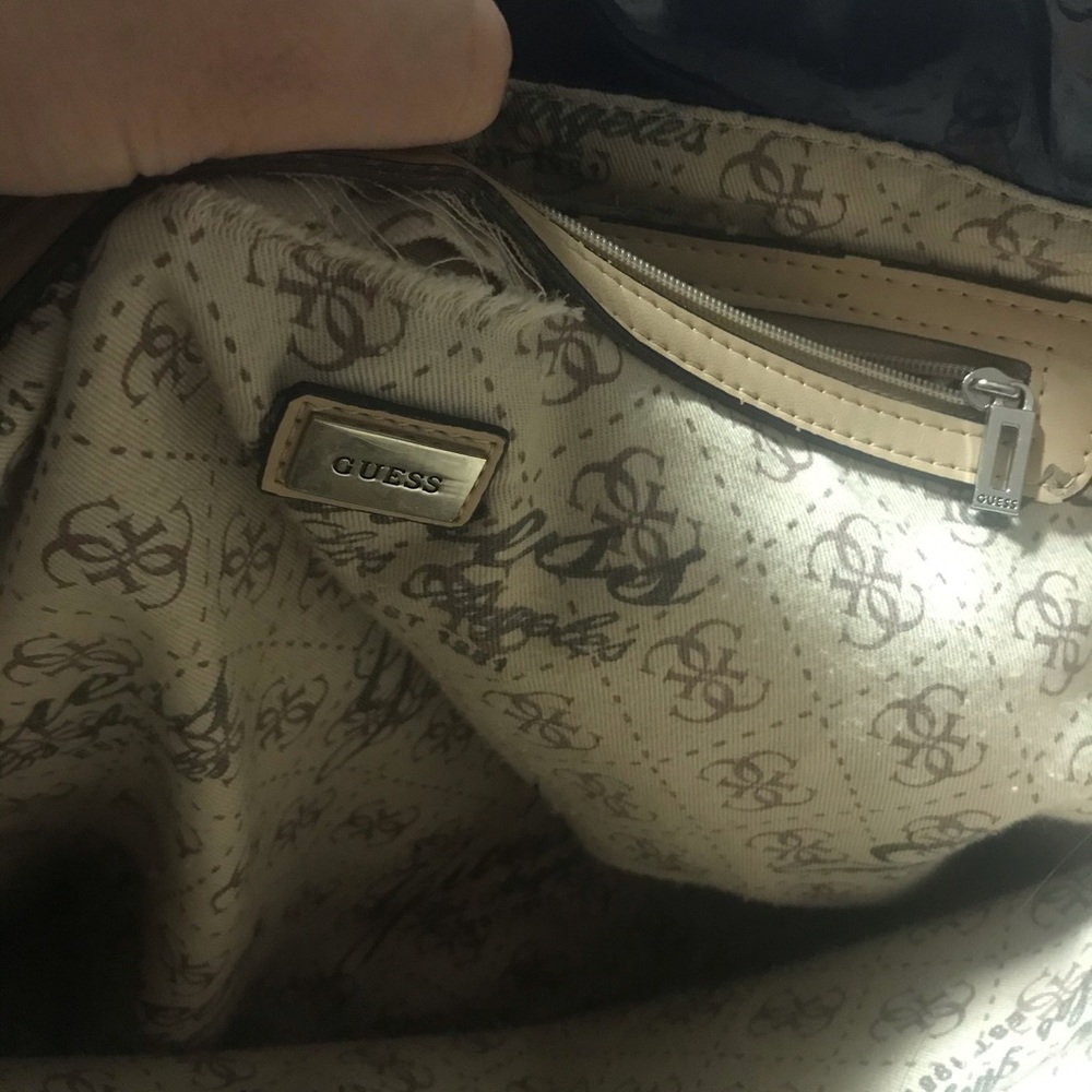 Guess purse - Picture 4 of 4